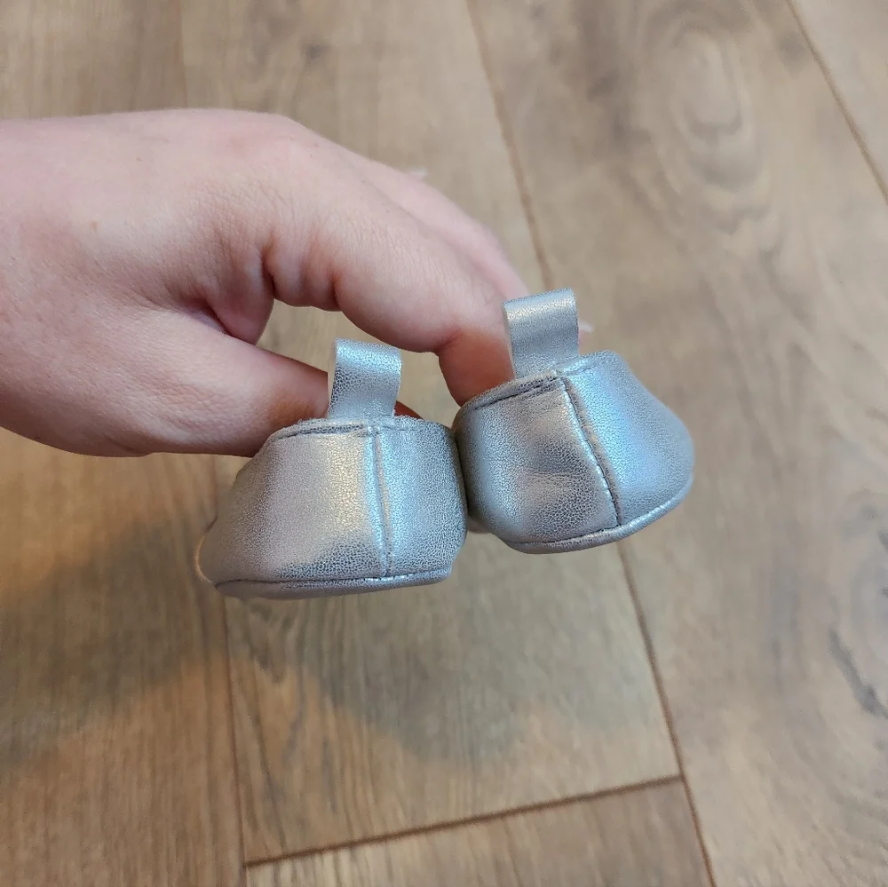 0-3 Months Silver Baby Shoes with Bow